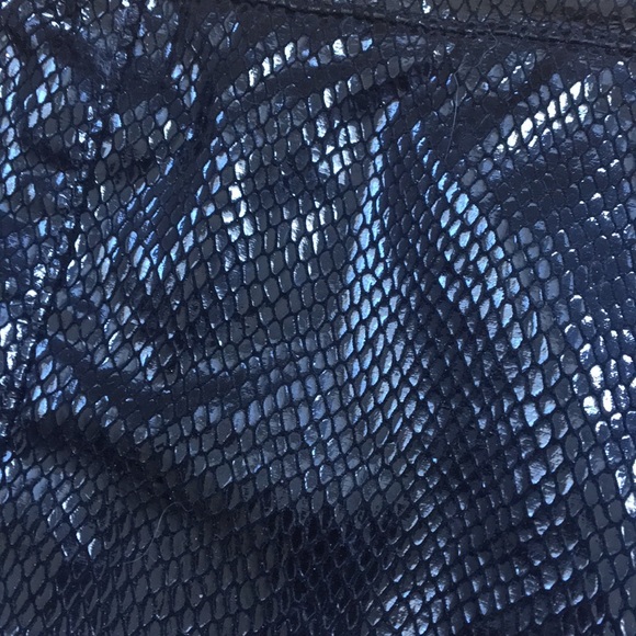 Faux Snake skin clutch - Picture 2 of 5